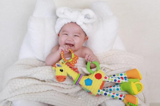 借卵生子机构宝宝头上有白色的小点