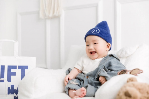 借卵生子机构五个月宝宝拇指内扣